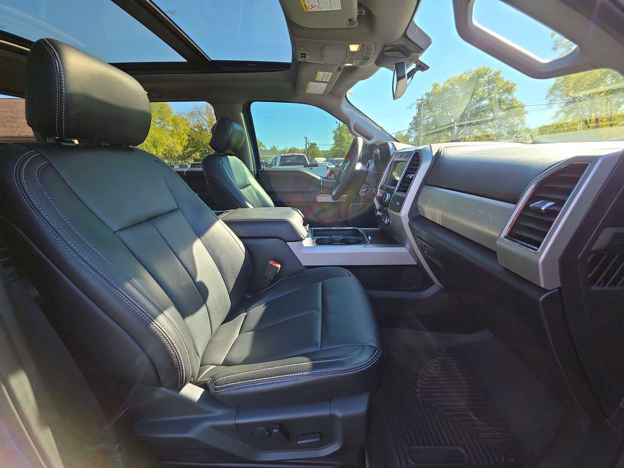 Used 2021 Ford F250 Lariat image 7