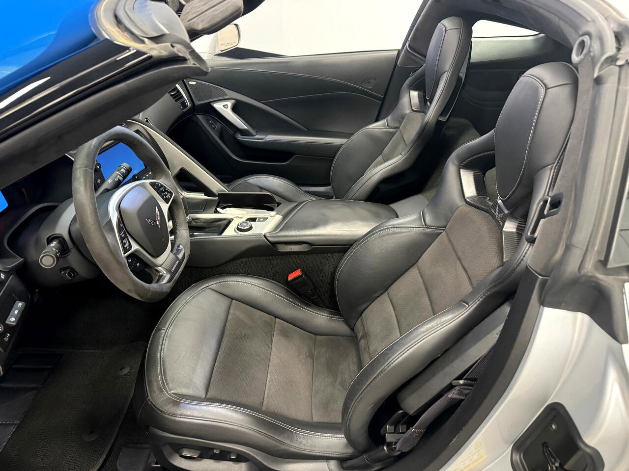 Used 2016 Chevrolet Corvette Z06 w/ 3LZ Preferred Equipment Group image 16