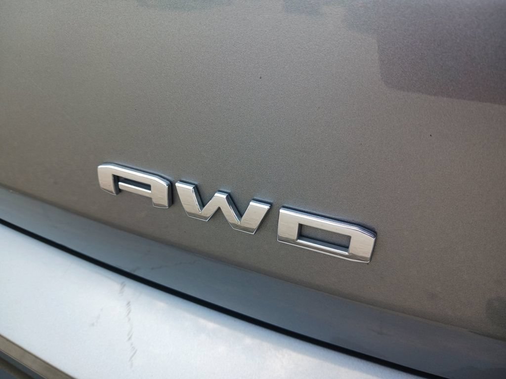 Used 2024 GMC Terrain SLE AWD/4WD image 28