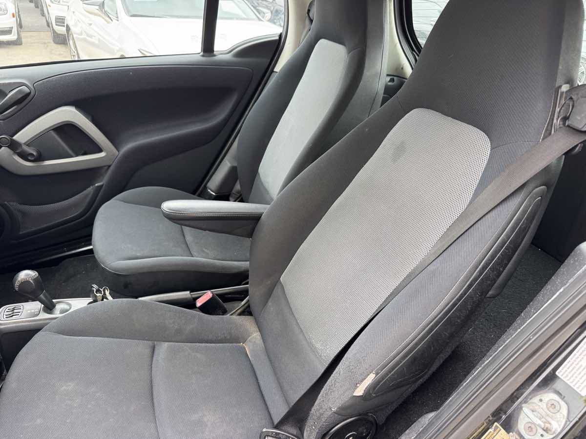 Used 2013 smart fortwo pure RWD image 18