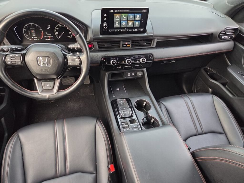 Used 2025 Honda Pilot TrailSport image 11