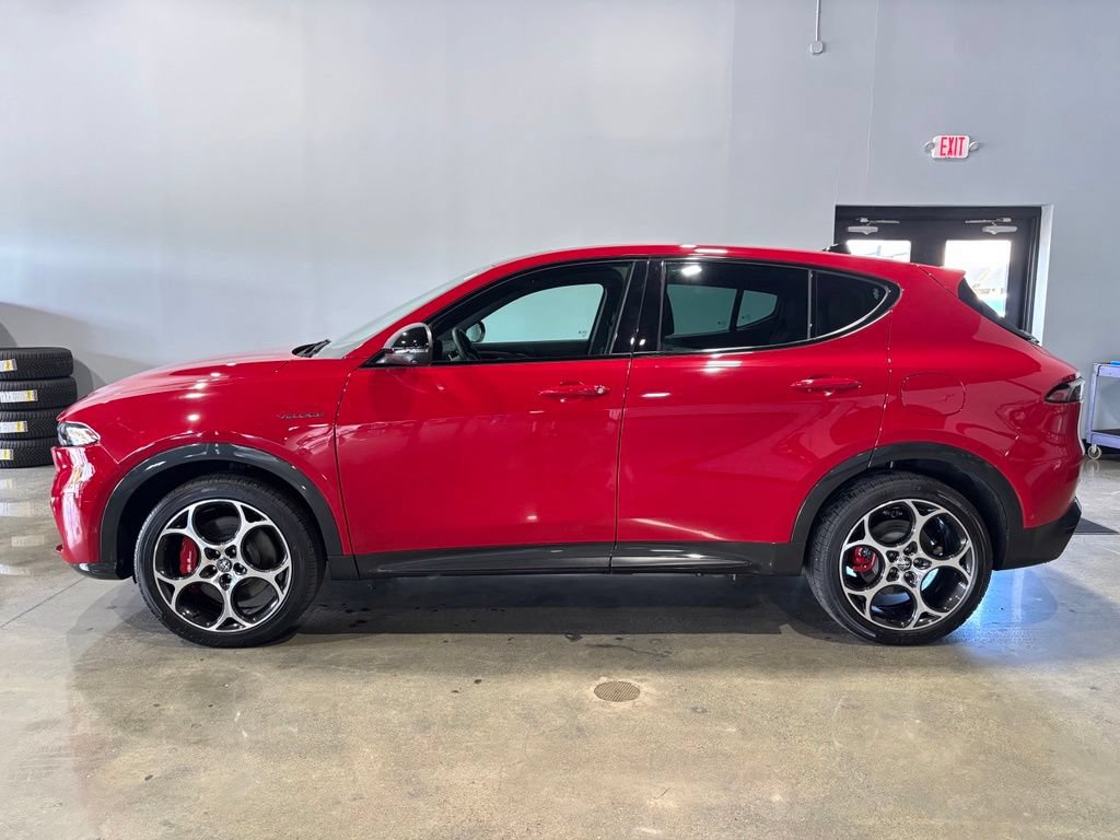 Used 2024 Alfa Romeo Tonale Veloce w/ Active Assist Package AWD/4WD image 3