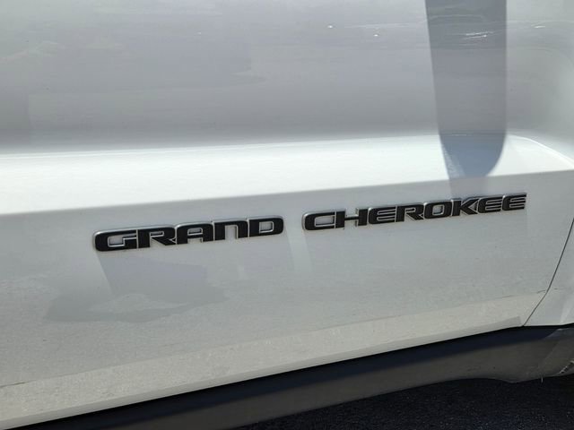 Used 2020 Jeep Grand Cherokee Laredo AWD/4WD image 6