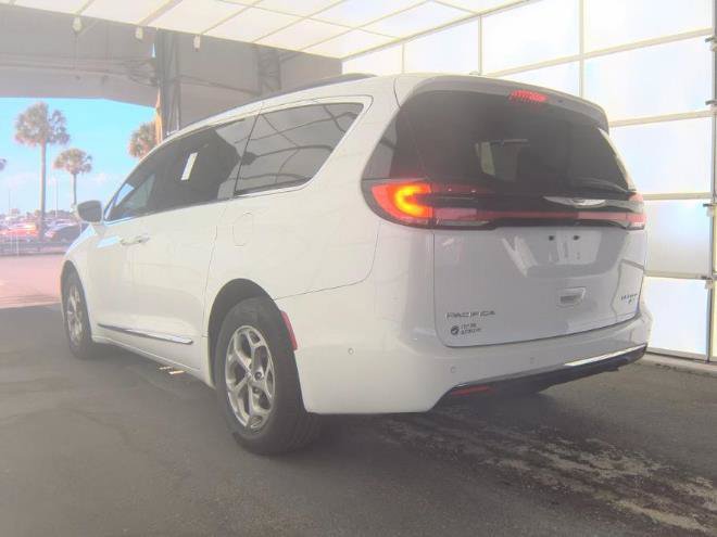 Used 2022 Chrysler Pacifica Limited AWD/4WD image 6
