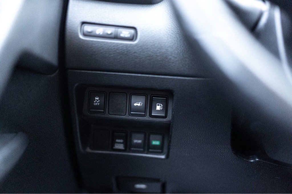 Used 2018 Nissan Rogue SV image 16