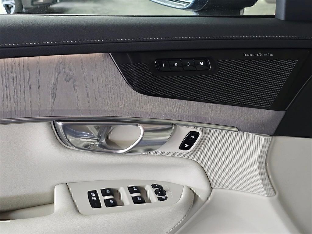 New 2026 Volvo XC90 B6 Ultra w/ Protection Package image 22