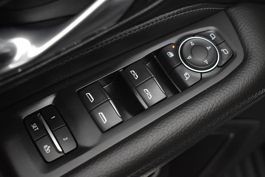 Used 2023 GMC Yukon Denali AWD/4WD image 12