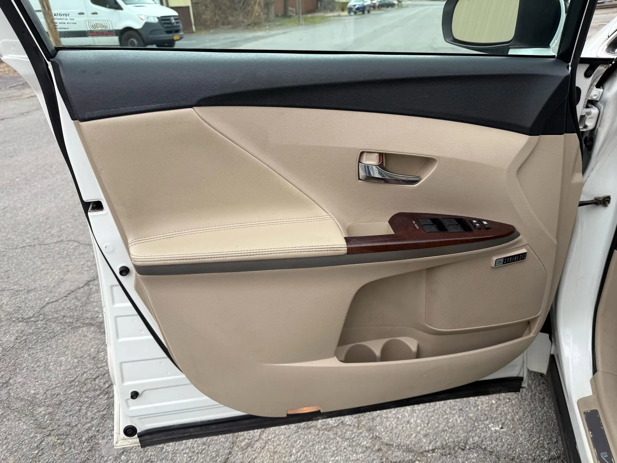 Used 2012 Toyota Venza XLE AWD/4WD image 8