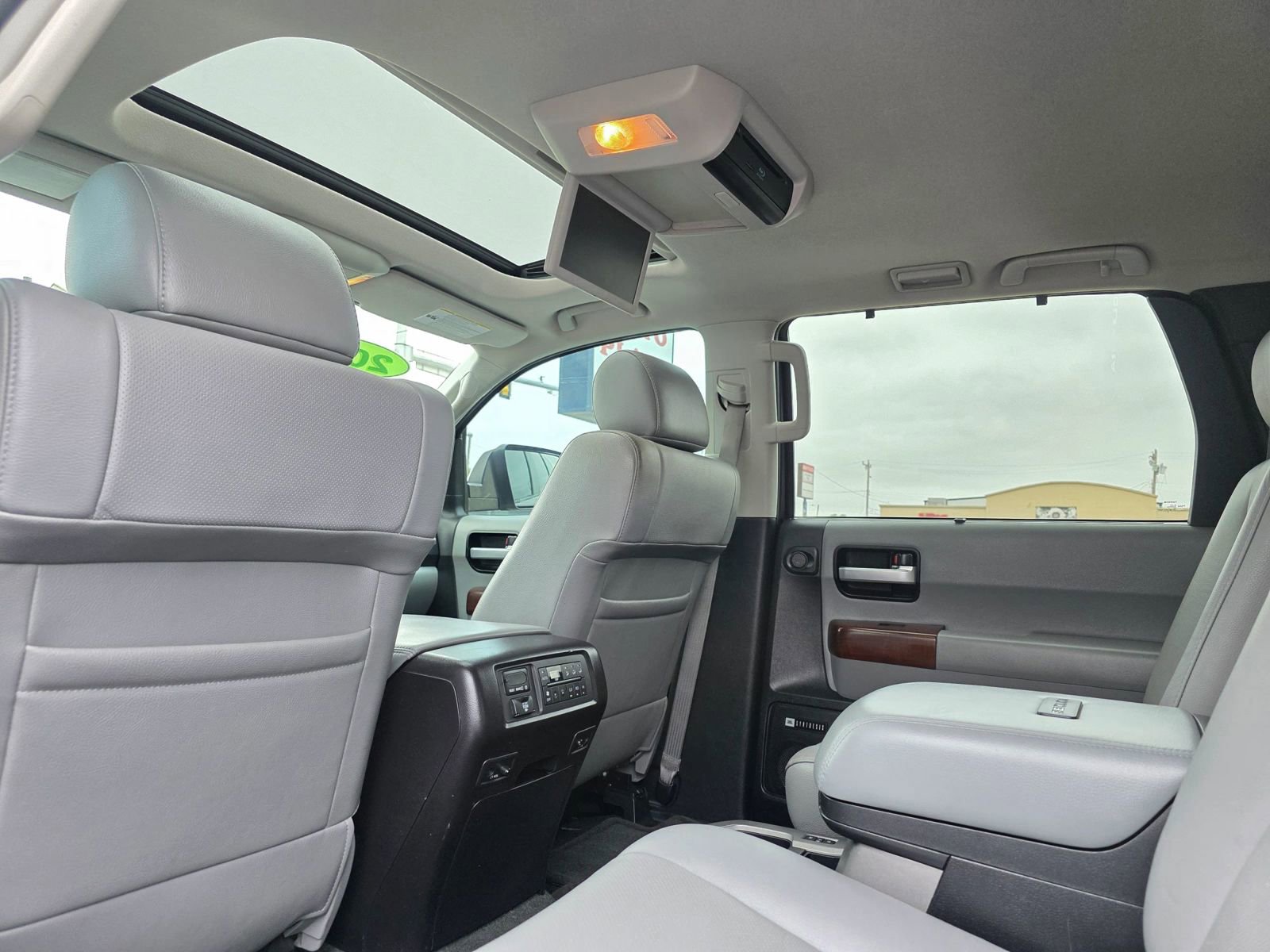 Used 2014 Toyota Sequoia Platinum AWD/4WD image 3