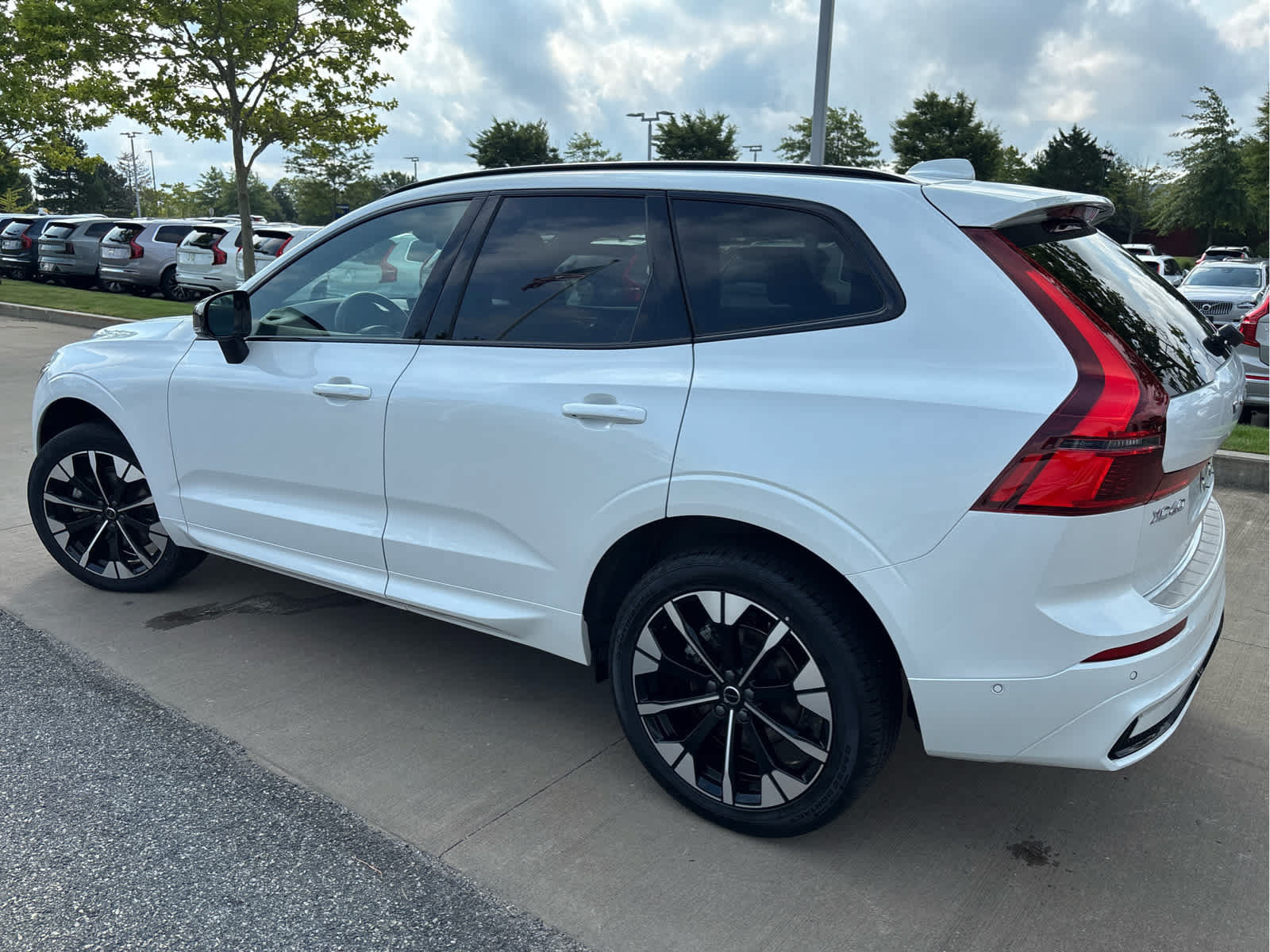 Used 2026 Volvo XC60 B5 Plus AWD/4WD image 8