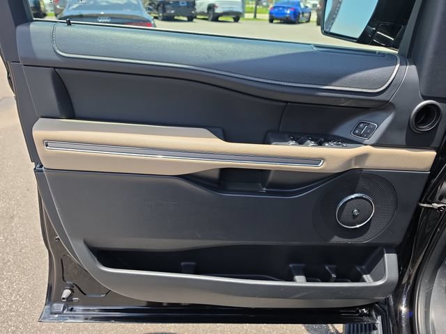 Used 2024 Ford Expedition Limited AWD/4WD image 19