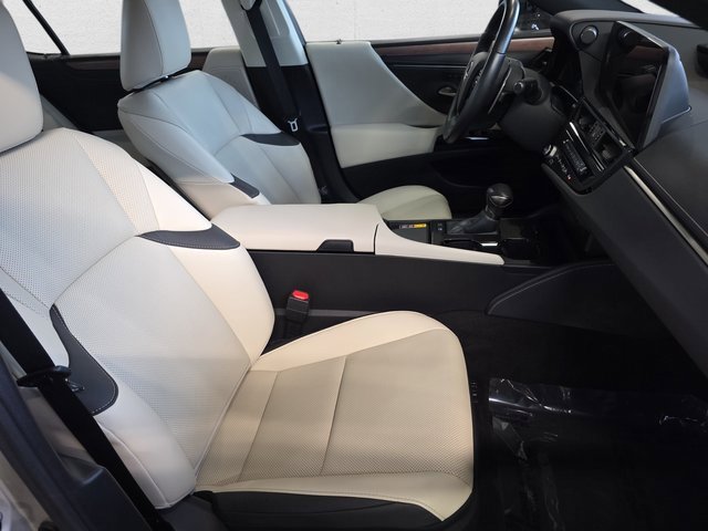 Certified 2025 Lexus ES 300h w/ Premium Package image 10