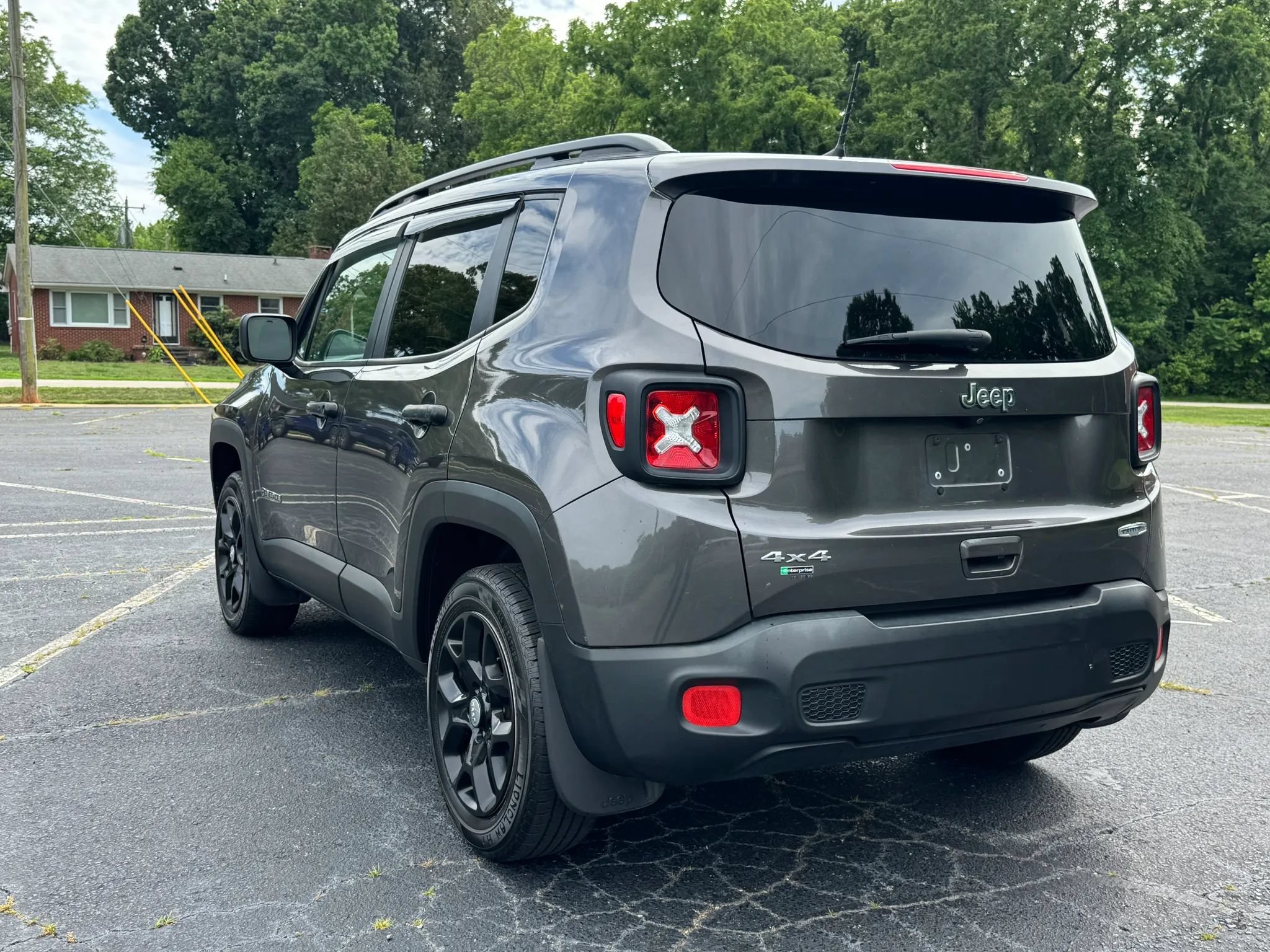 Used 2018 Jeep Renegade Latitude w/ Cold Weather Group AWD/4WD image 6