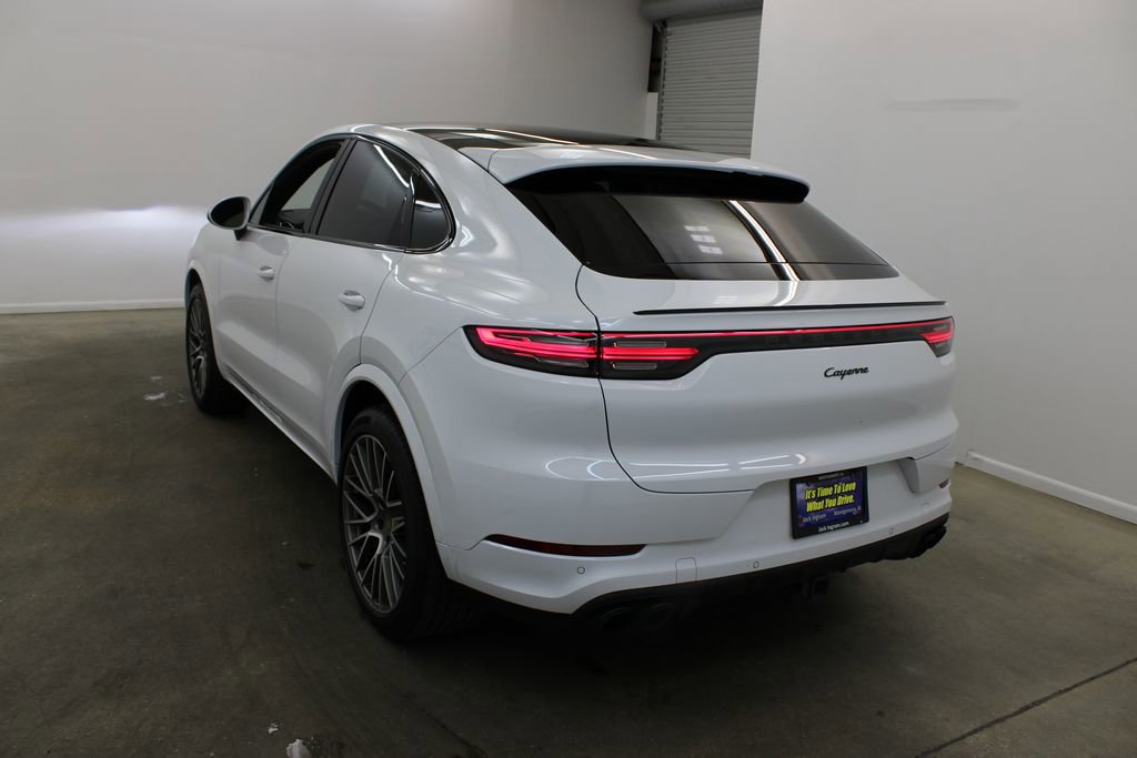 Certified 2023 Porsche Cayenne Platinum Edition image 3