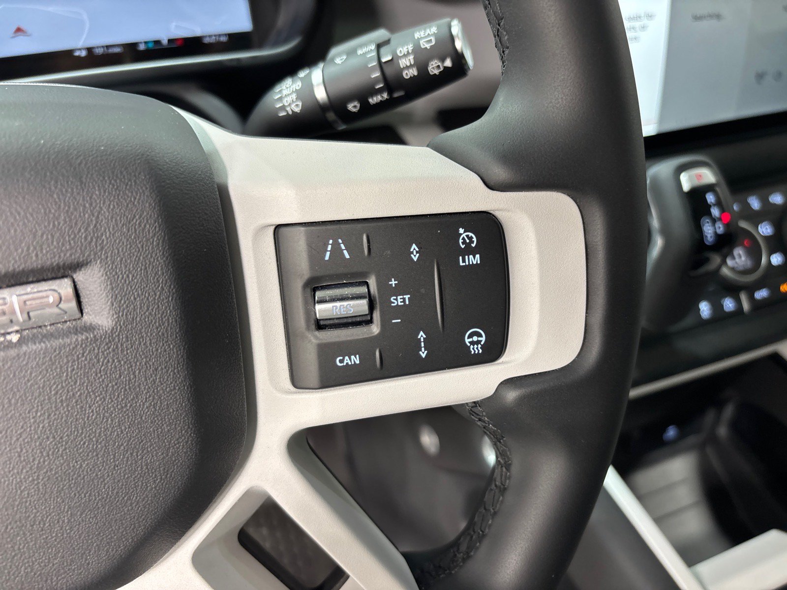 New 2025 Land Rover Defender 110 S AWD/4WD image 20