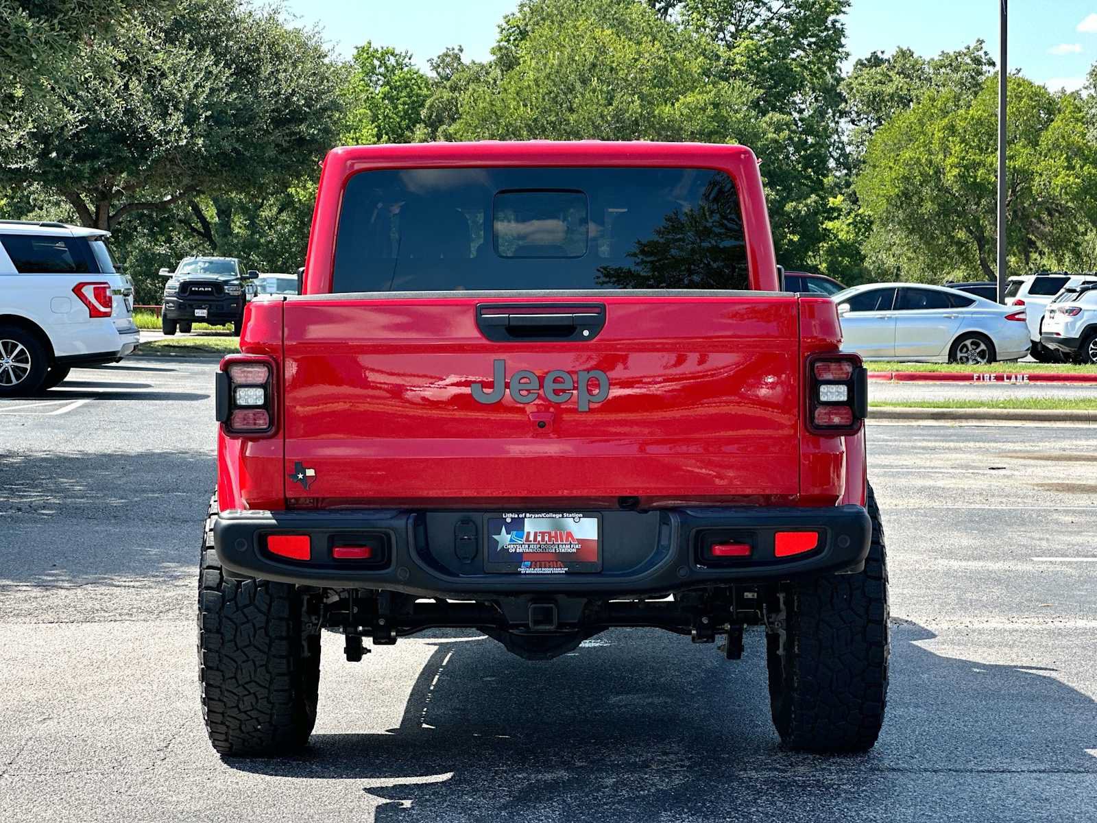 Used 2025 Jeep Gladiator Rubicon AWD/4WD image 14