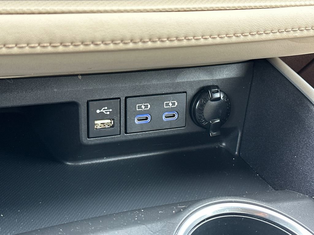 Used 2022 Toyota Highlander XLE AWD/4WD image 31