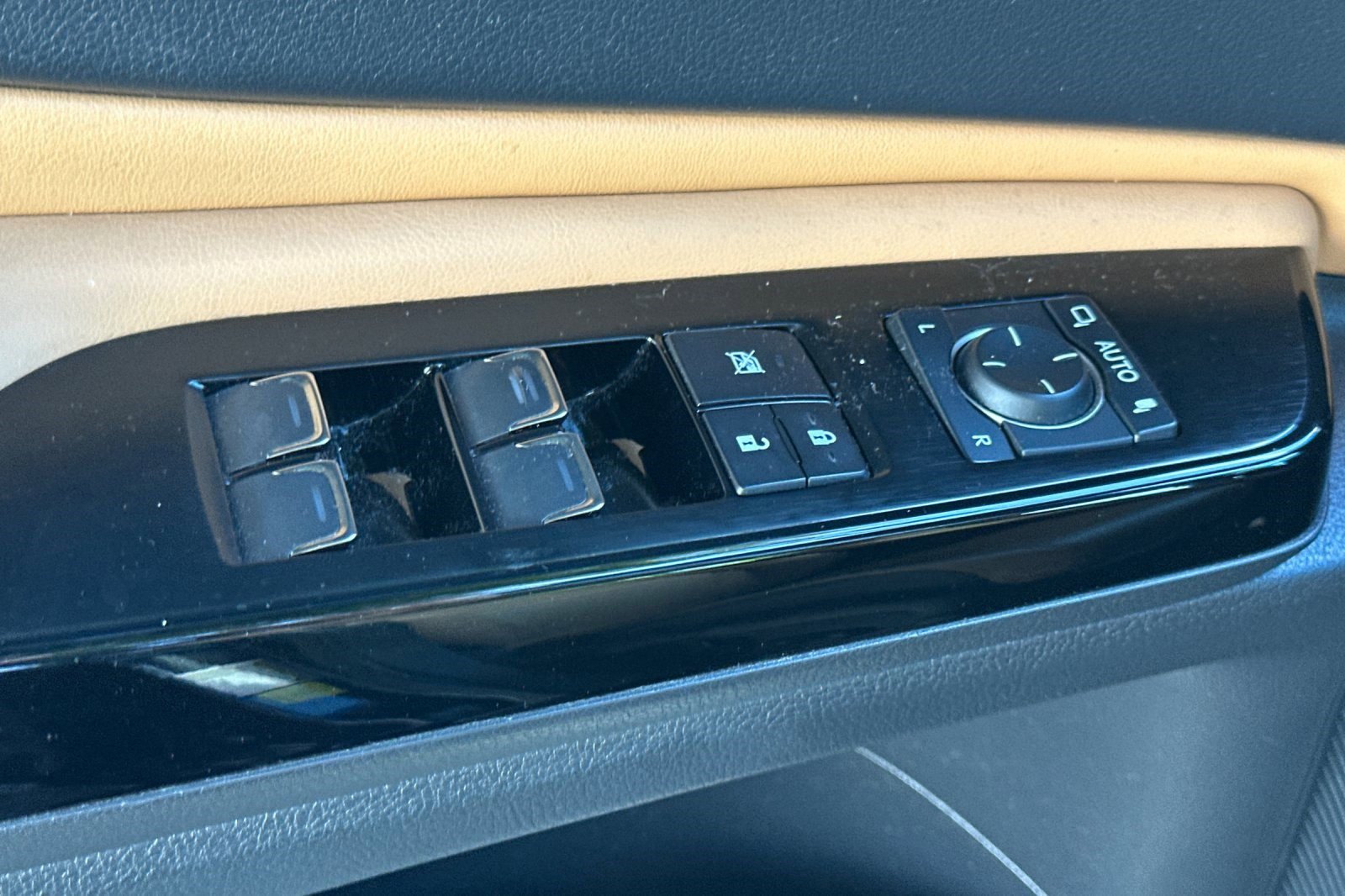 Certified 2022 Lexus ES 350 w/ Premium Package image 13