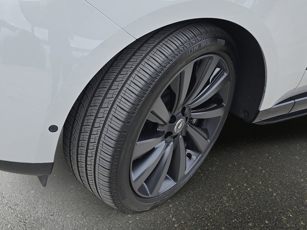 New 2025 Land Rover Range Rover SV image 34