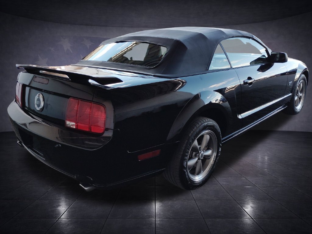 Used 2005 Ford Mustang GT RWD image 5