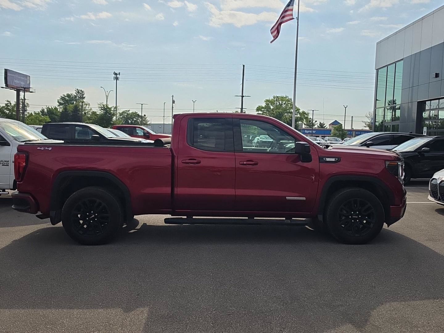 Used 2022 GMC Sierra 1500 Elevation w/ Preferred Package AWD/4WD image 2