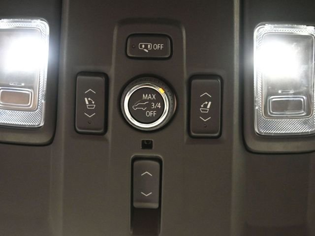 Used 2023 Chevrolet Suburban Premier image 34