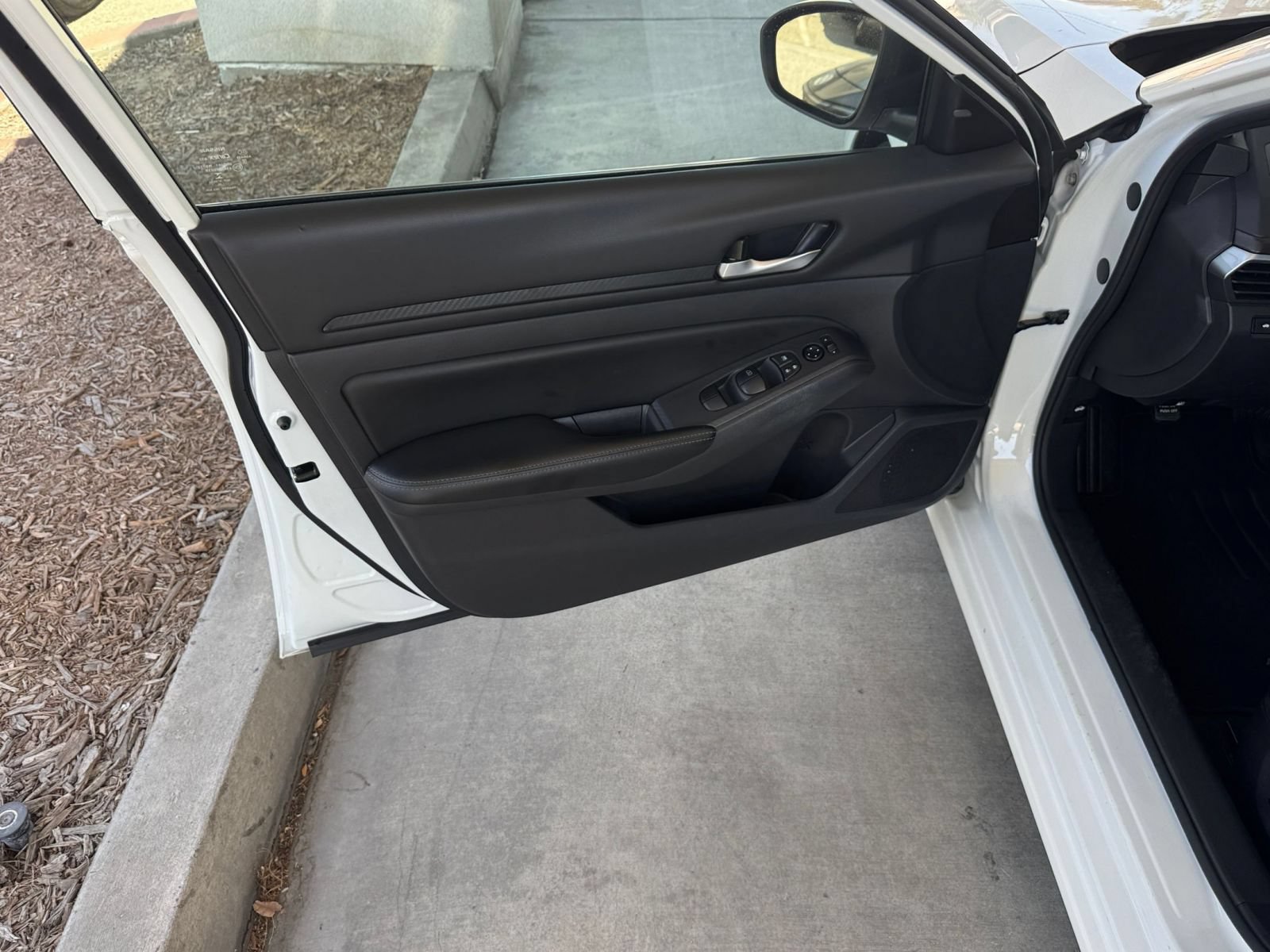Used 2025 Nissan Altima 2.5 SV FWD image 18