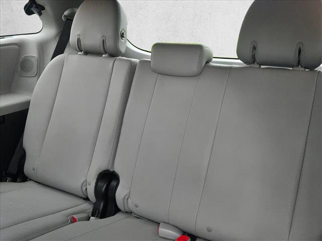 Used 2015 Toyota Sienna Limited image 21