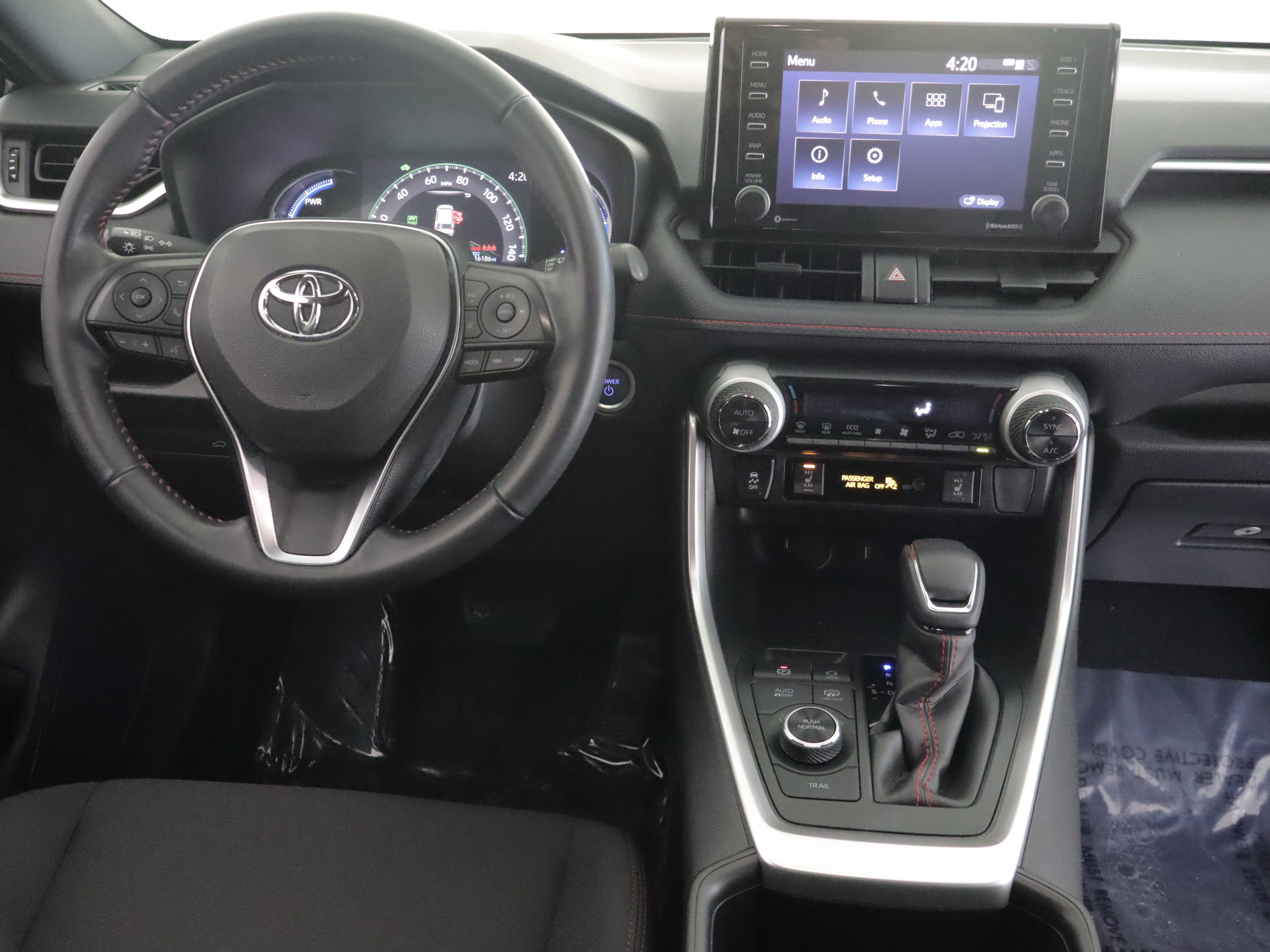 Used 2022 Toyota RAV4 SE image 2