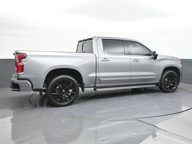 Used 2025 Chevrolet Silverado 1500 High Country AWD/4WD image 16
