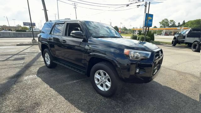 Used 2021 Toyota 4Runner SR5 Premium w/ Moonroof Package AWD/4WD image 2