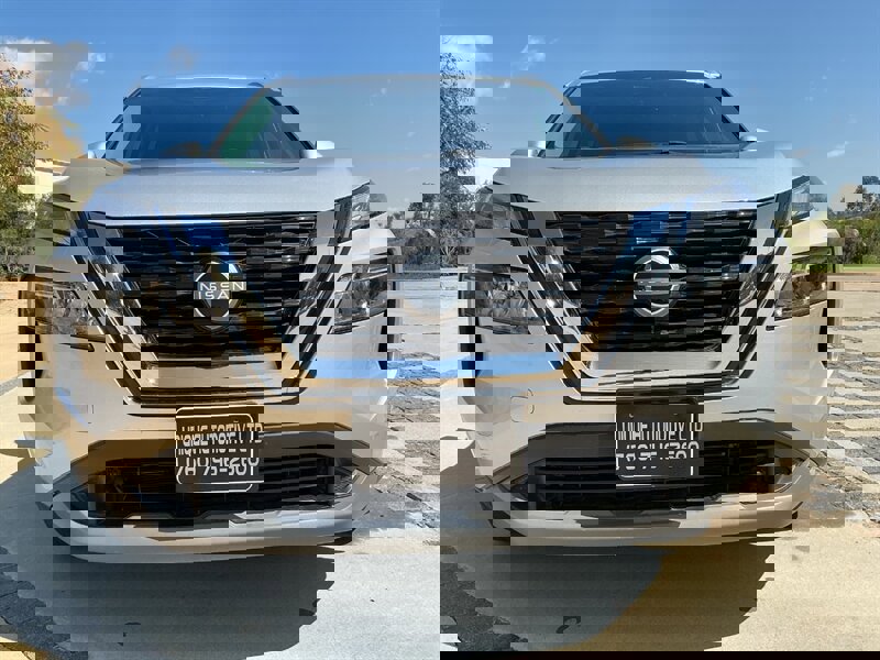 Used 2023 Nissan Rogue SV w/ SV Premium B Package image 3