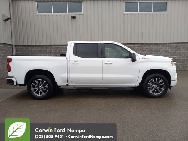 Used 2022 Chevrolet Silverado 1500 RST image 2