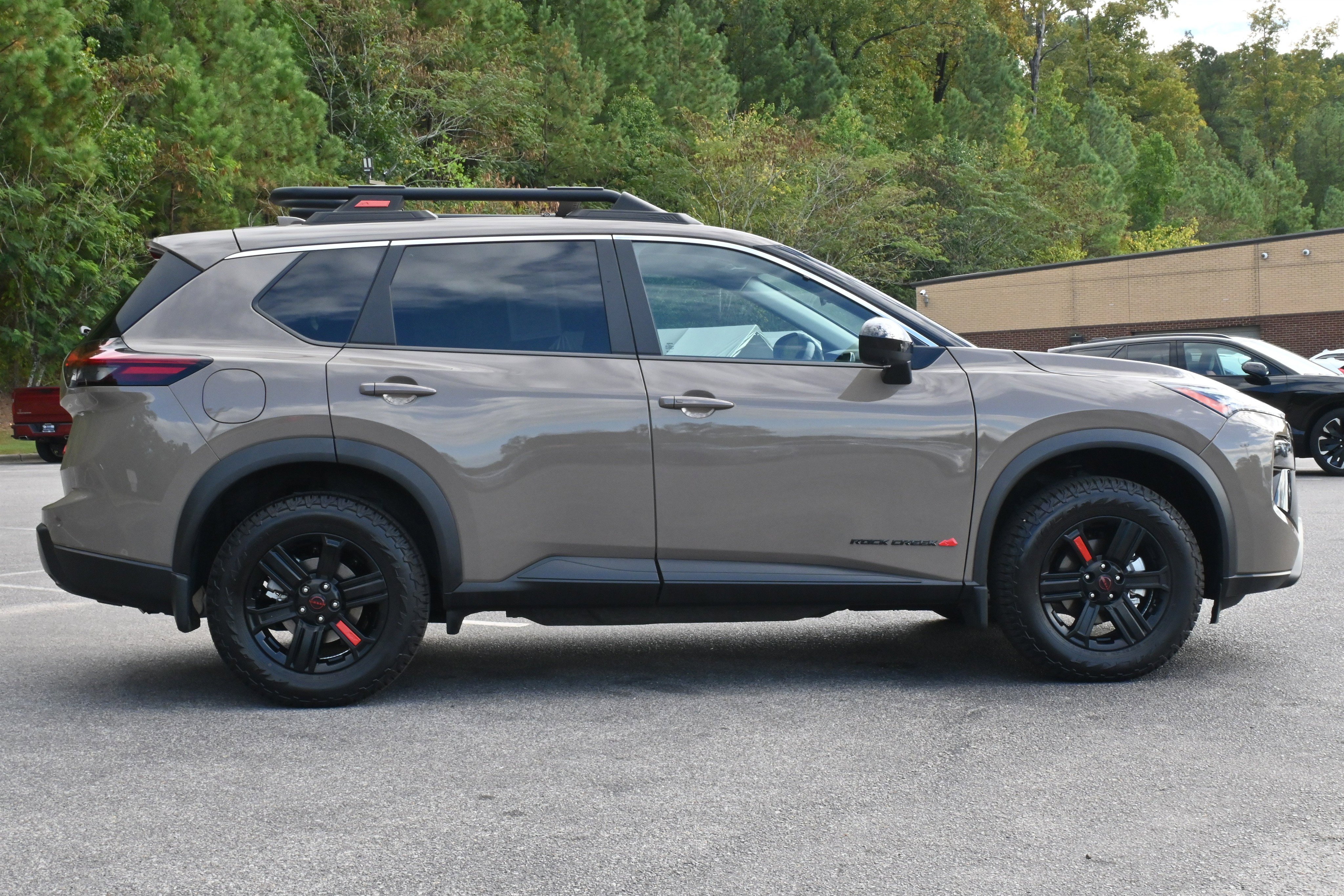Used 2025 Nissan Rogue SV image 10