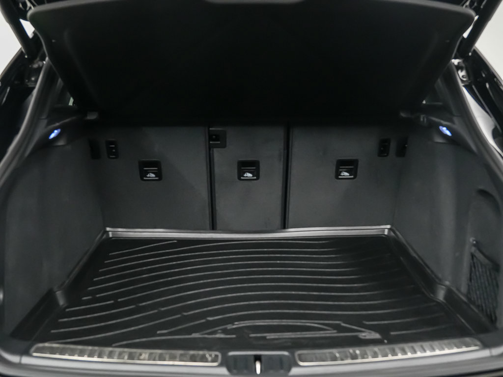 Certified 2024 Porsche Macan AWD/4WD image 13