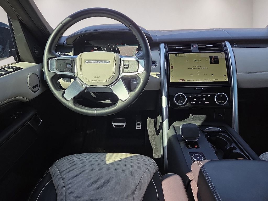 Used 2023 Land Rover Discovery Metropolitan Edition AWD/4WD image 19