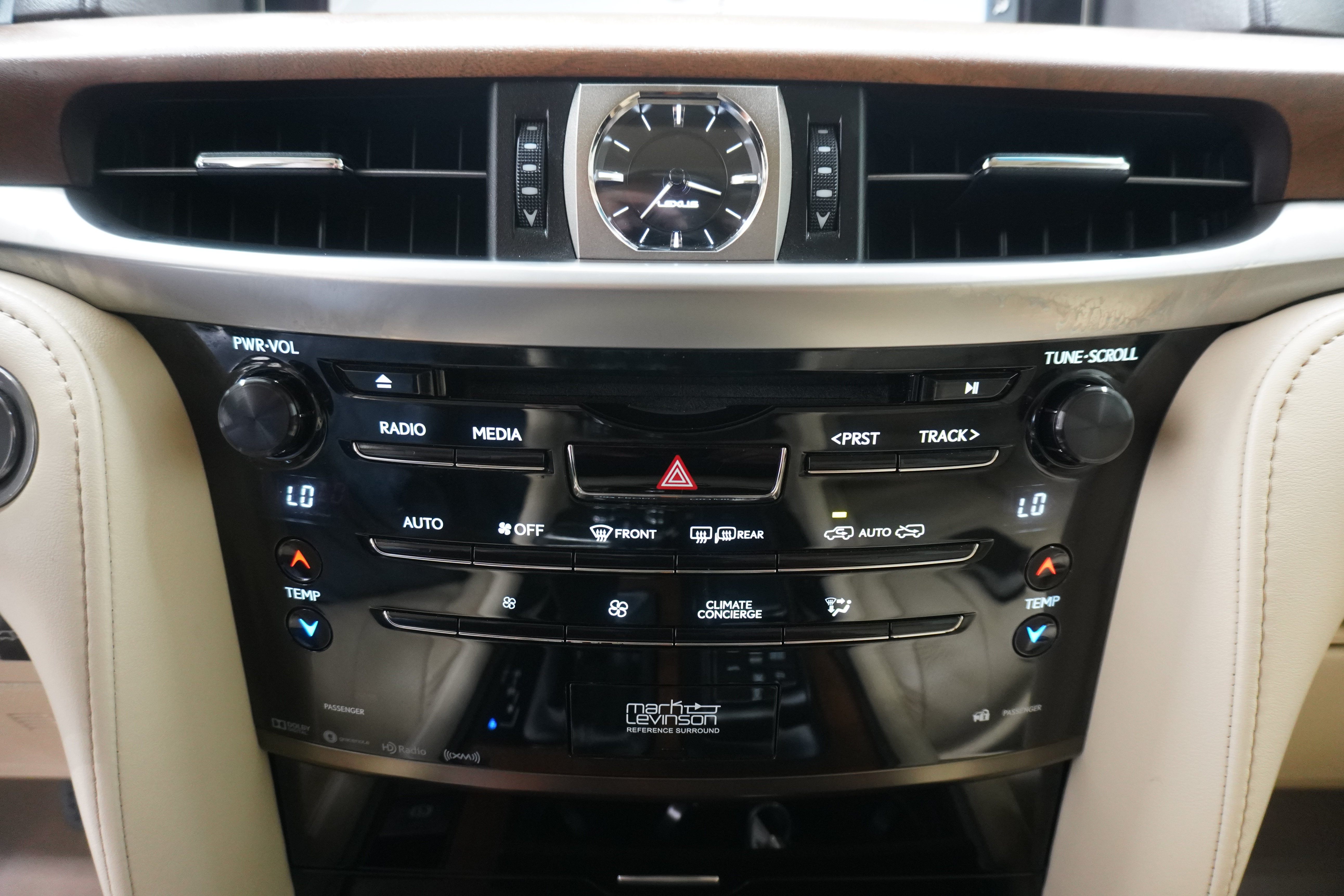 Used 2019 Lexus LX 570 4WD w/ Luxury Package image 28