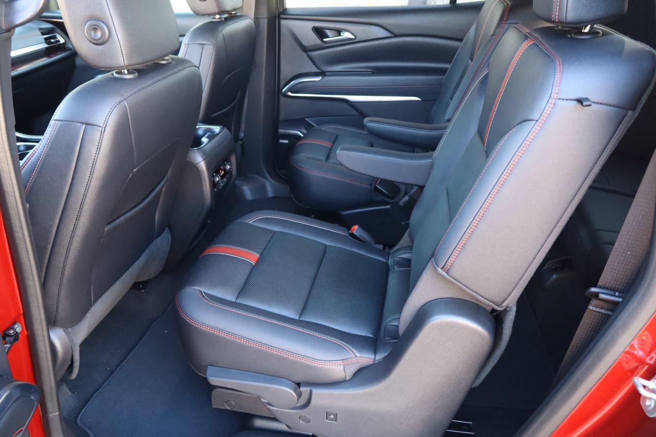 Used 2024 Chevrolet Traverse RS FWD image 6