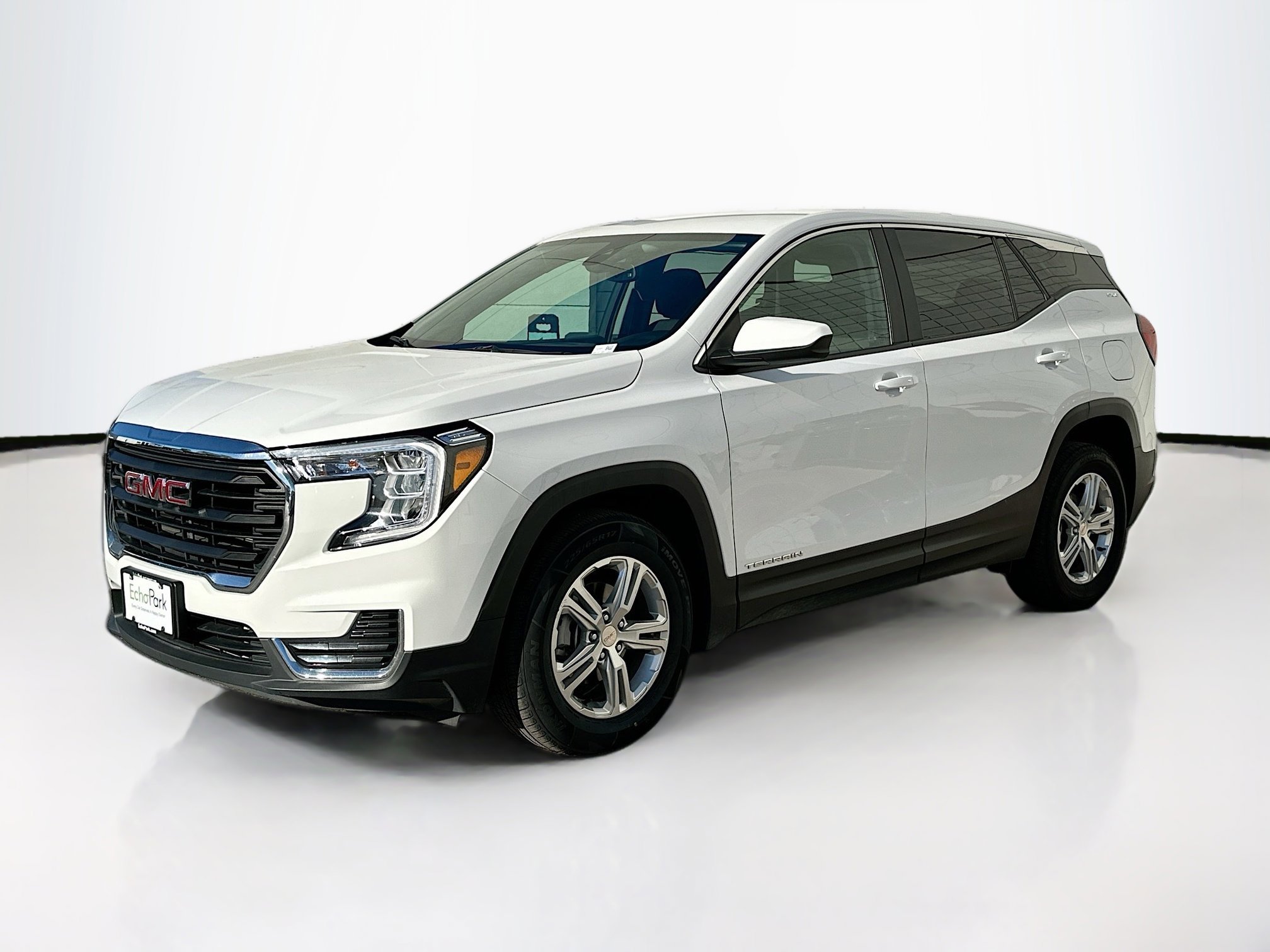 Used 2024 GMC Terrain SLE image 3
