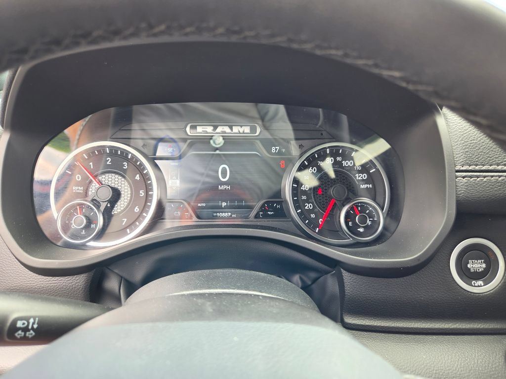 Used 2026 RAM 1500 Laramie AWD/4WD image 17