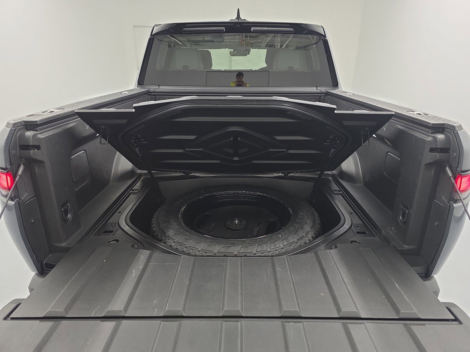 Used 2023 Rivian R1T Adventure image 15