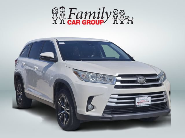 Used 2019 Toyota Highlander Plus FWD image 2