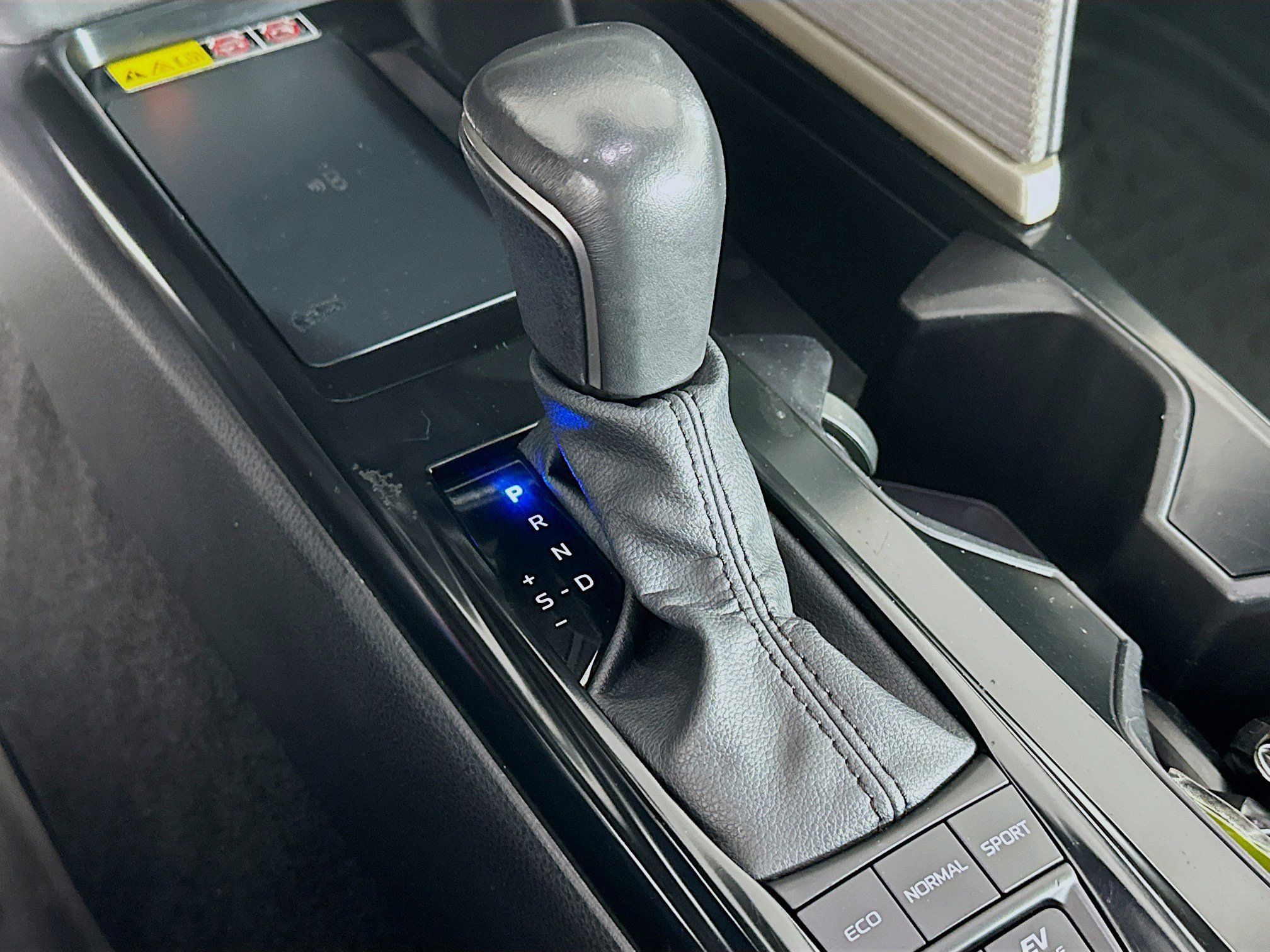 Used 2025 Toyota Camry SE image 25