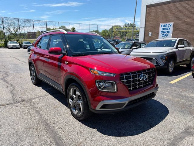 Used 2025 Hyundai Venue SEL FWD image 11