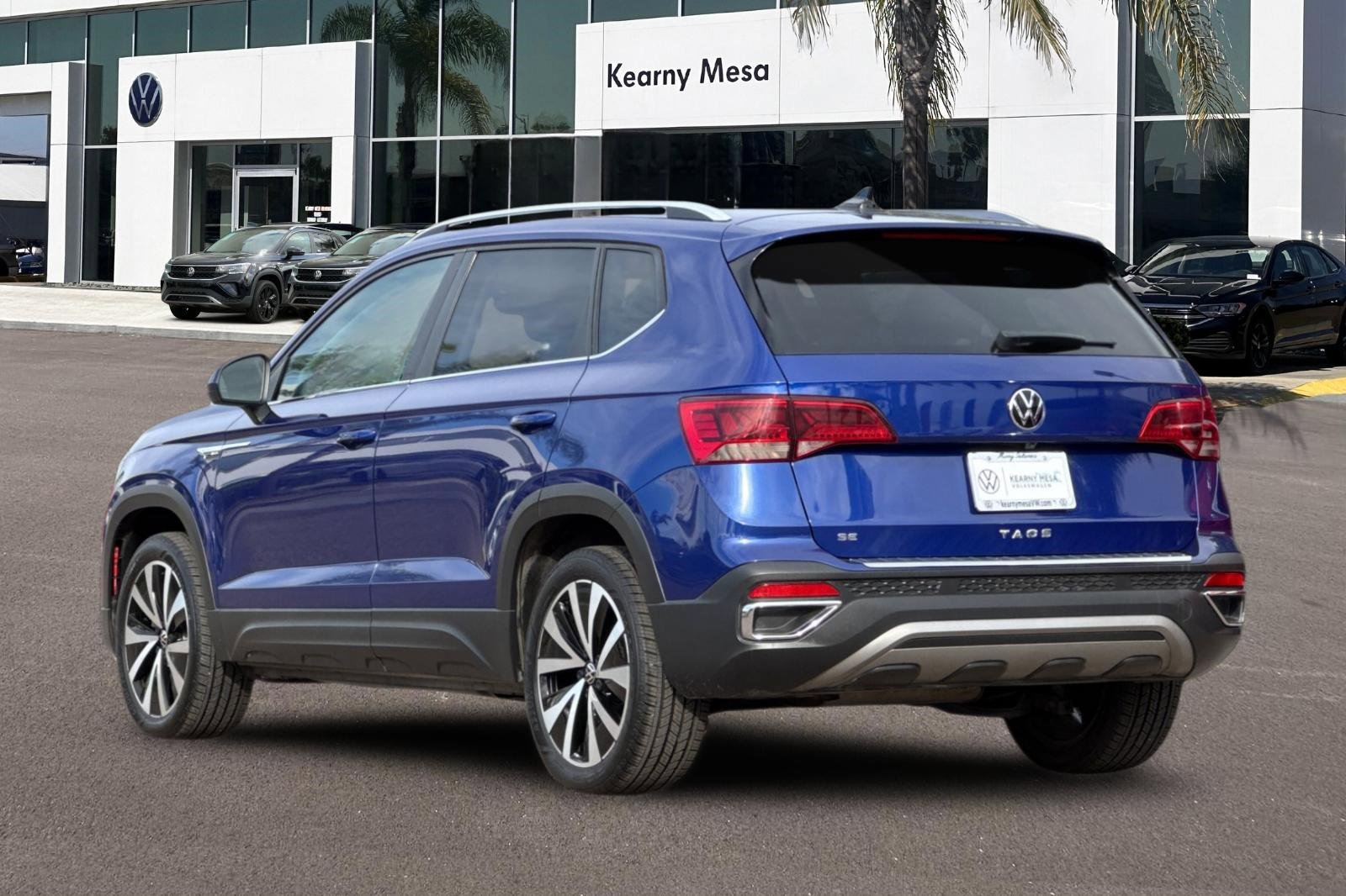 Used 2023 Volkswagen Taos SE w/ Panoramic Sunroof Package image 6