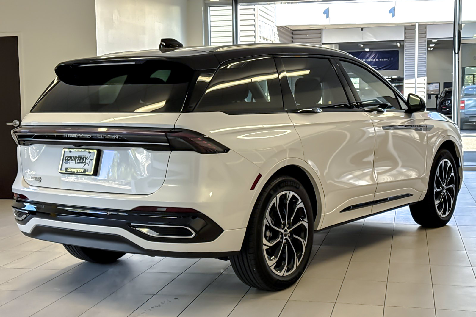 Used 2026 Lincoln Nautilus Reserve AWD/4WD image 4