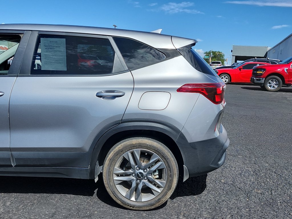 Used 2023 Kia Seltos LX AWD/4WD image 9