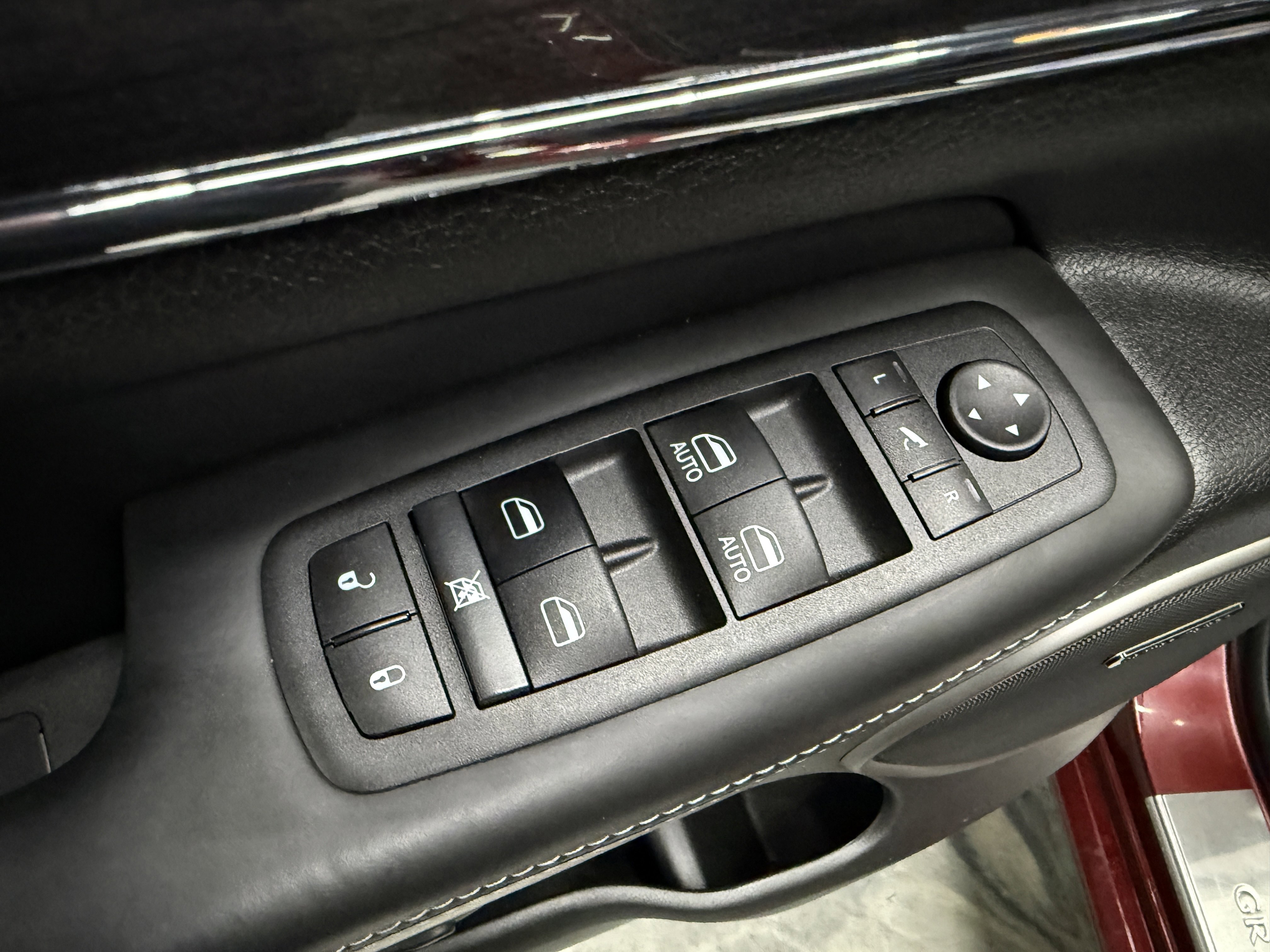 Used 2021 Jeep Grand Cherokee Overland w/ Protech Group AWD/4WD image 12