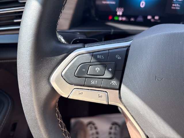 Used 2025 Volkswagen Atlas SE AWD/4WD image 11
