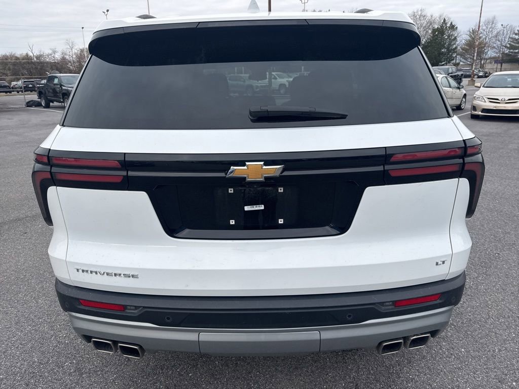 Used 2024 Chevrolet Traverse LT image 4
